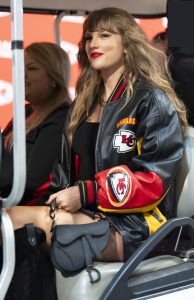 Taylor Swift gorgeous in golf cart with her Mom at Chiefs Buccaneers NFL game